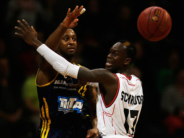 然而足球的 然而足球的